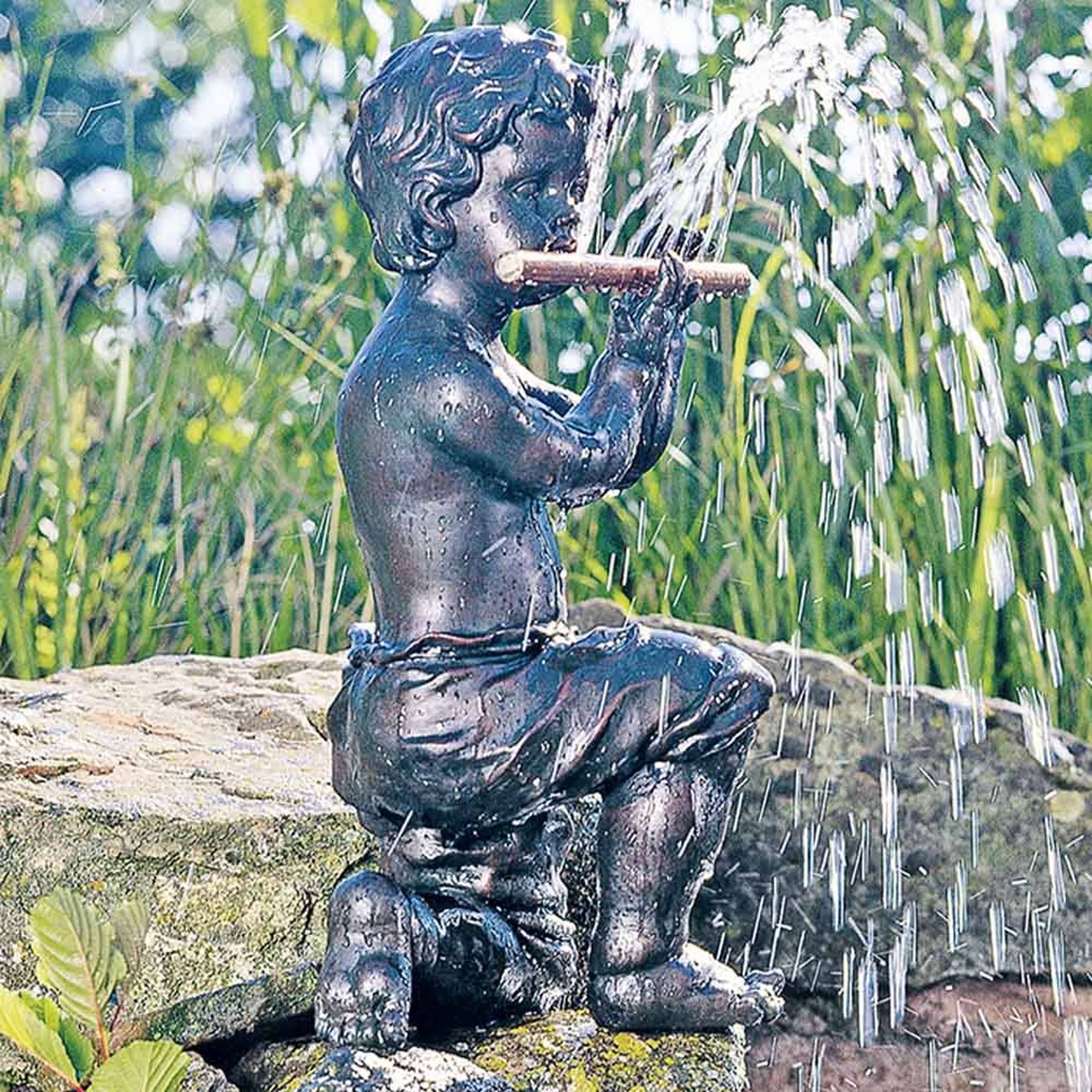 Teichfigur Speier  Flötenspieler  Dekor Kupfer von Heissner