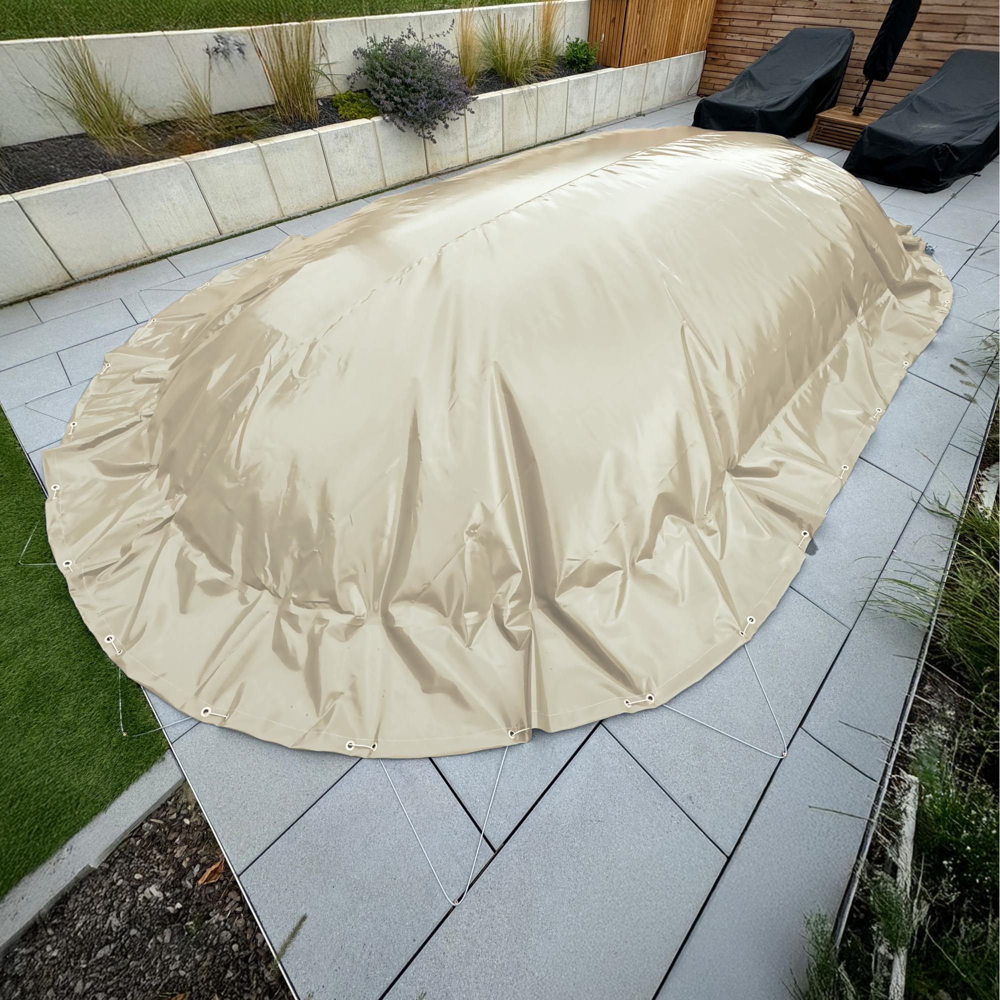 Luftkissen Poolabdeckung, oval 700 x 350 cm beige mit Ösen und Spannseil, aufblasbare Abdeckplane